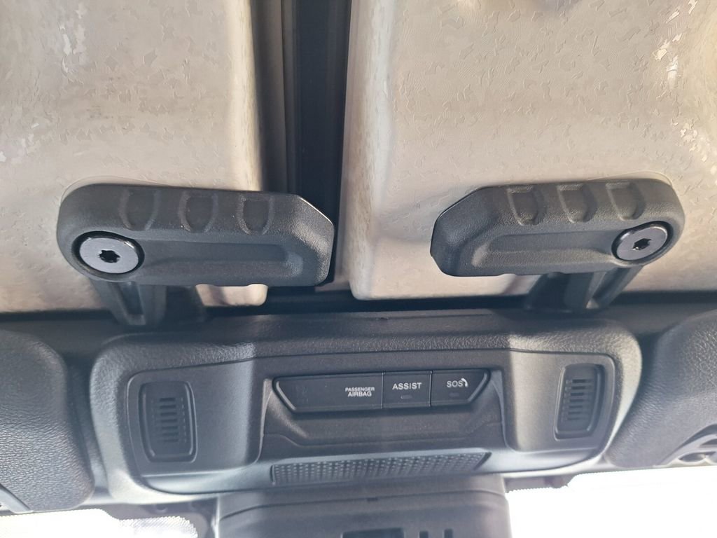 Used 2025 Jeep Wrangler Unlimited Sahara w/ Safety Group AWD/4WD image 18