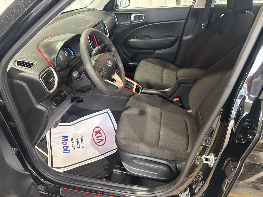Used 2025 Hyundai Venue SE FWD image 15
