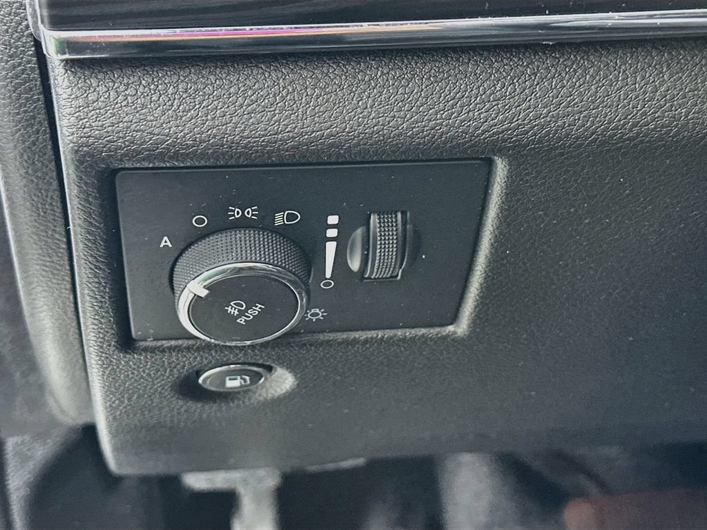 Used 2021 Jeep Grand Cherokee Limited AWD/4WD image 15