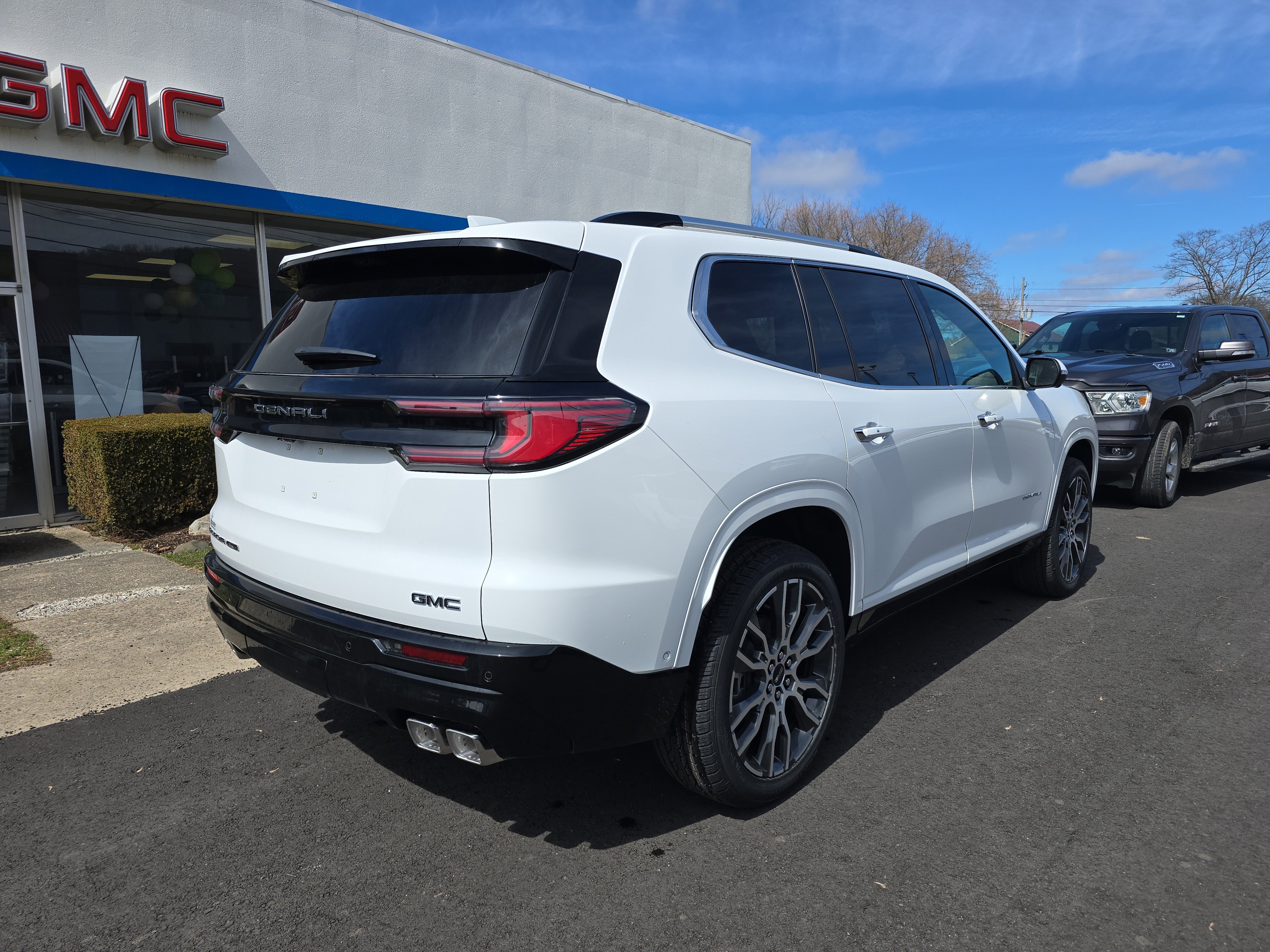 New 2026 GMC Acadia Denali Ultimate w/ LPO, Floor Liner Package AWD/4WD image 3