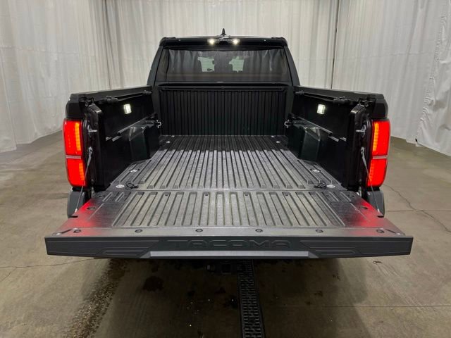 Certified 2024 Toyota Tacoma TRD Off-Road AWD/4WD image 12