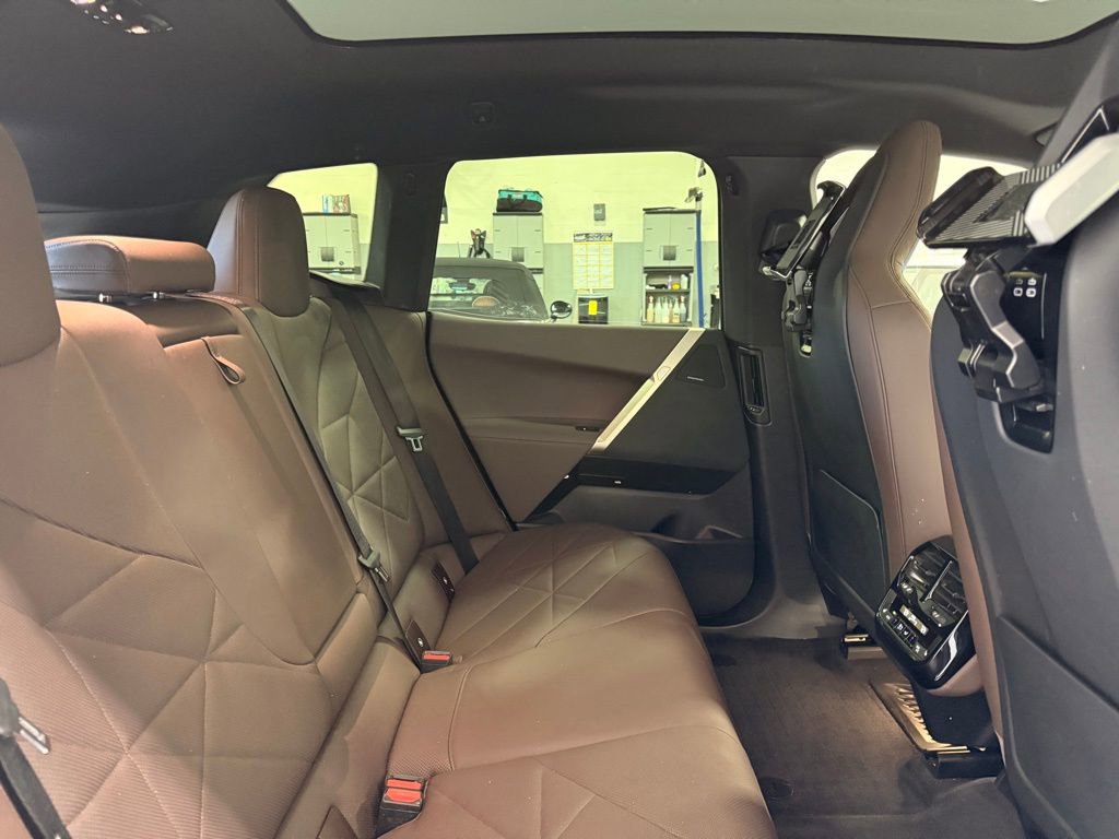 Used 2023 BMW iX xDrive50 w/ Premium Package AWD/4WD image 26