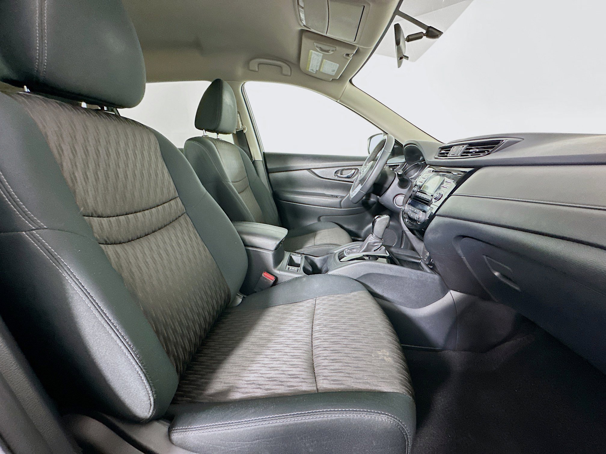 Used 2017 Nissan Rogue SV w/ Midnight Edition Package image 29