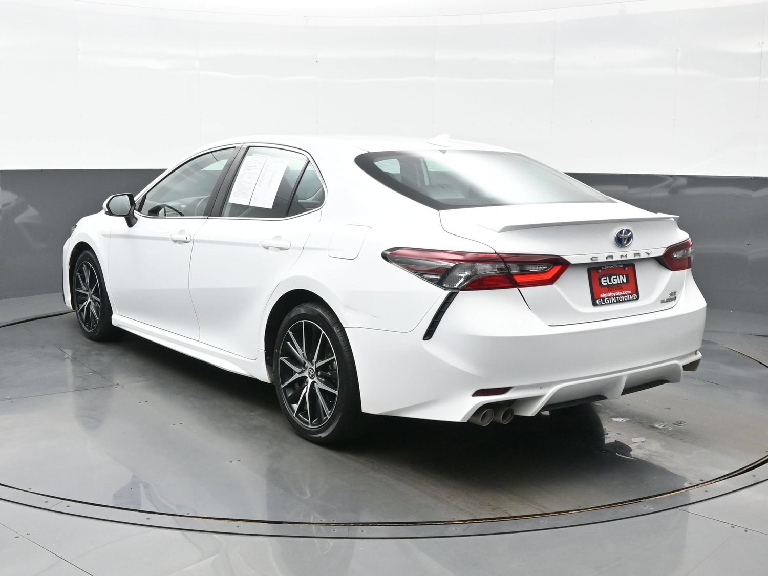 Used 2022 Toyota Camry SE FWD image 4