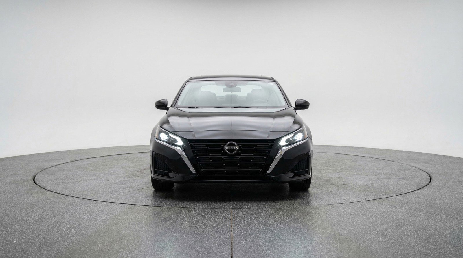 Used 2025 Nissan Altima 2.5 SV image 2