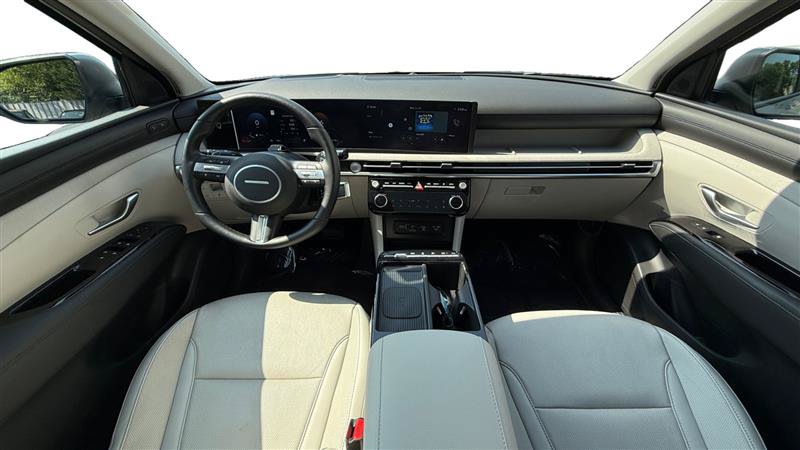 Used 2025 Hyundai Tucson Limited FWD image 12