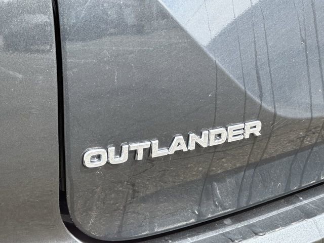 Used 2024 Mitsubishi Outlander SE Black Edition image 30