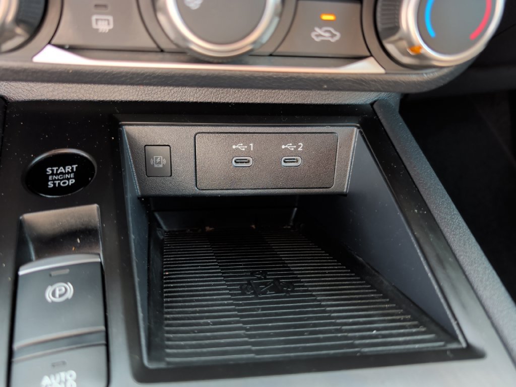 Used 2025 Nissan Kicks SV FWD image 13
