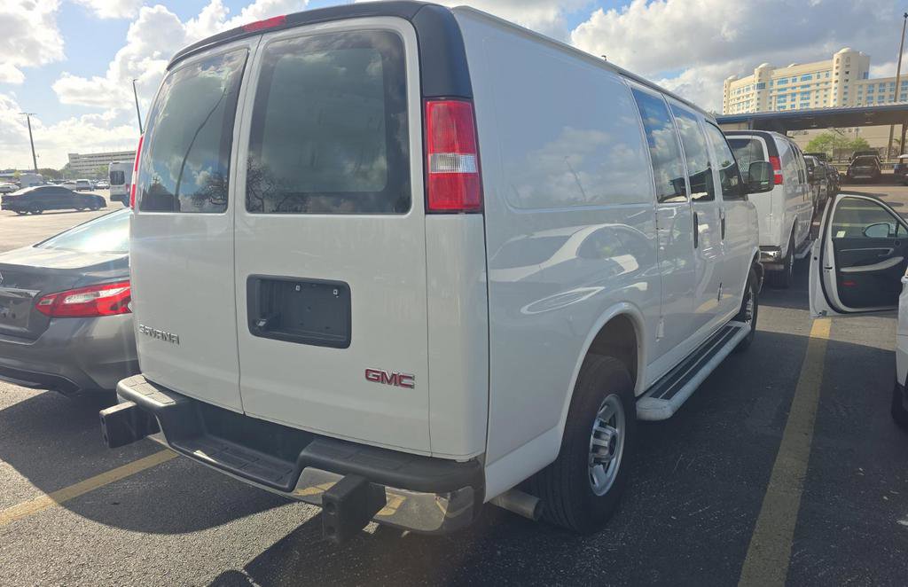 Used 2024 GMC Savana 2500 w/ Driver Convenience Package image 5