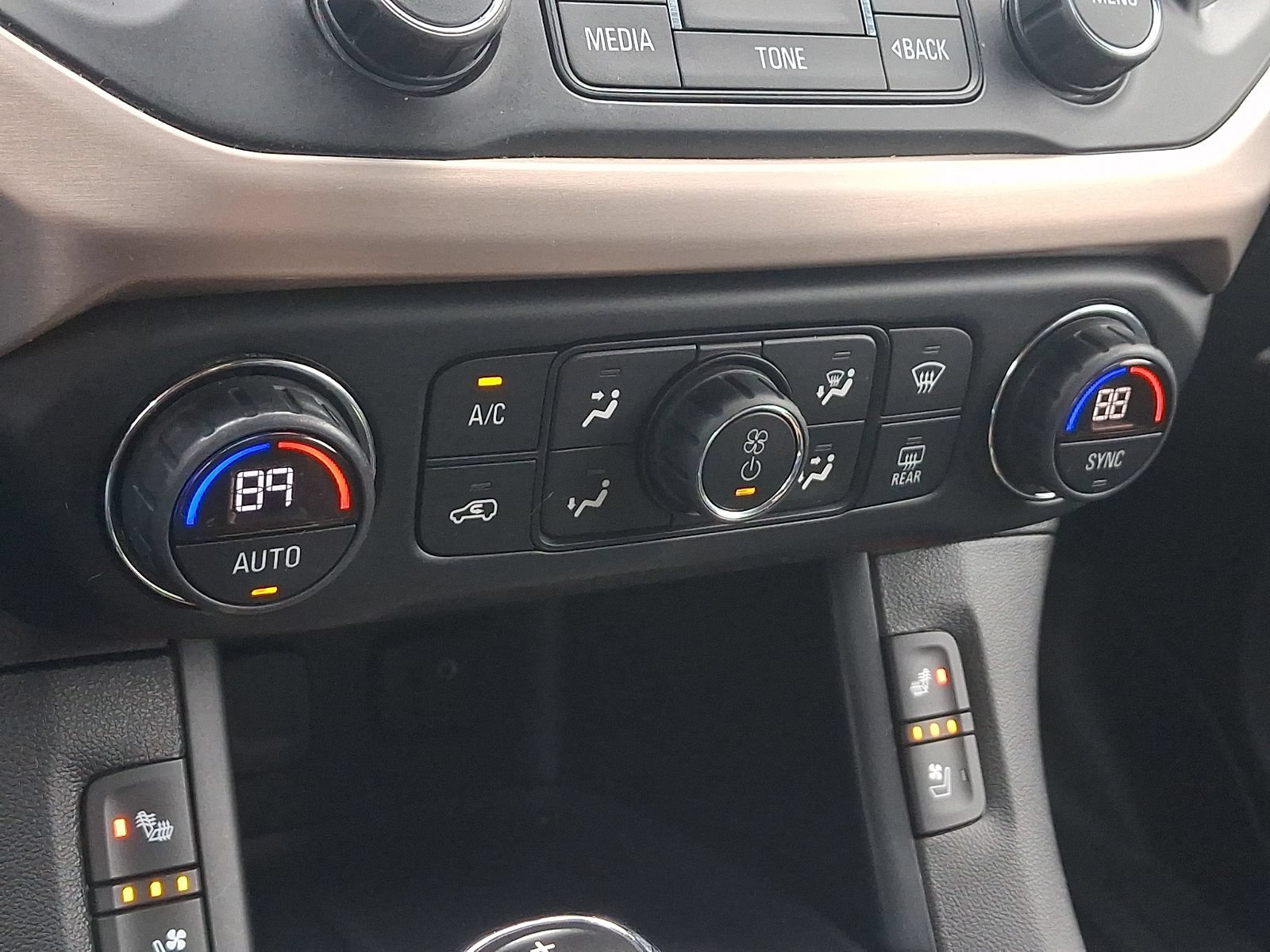 Used 2019 GMC Acadia Denali w/ Technology Package AWD/4WD image 16
