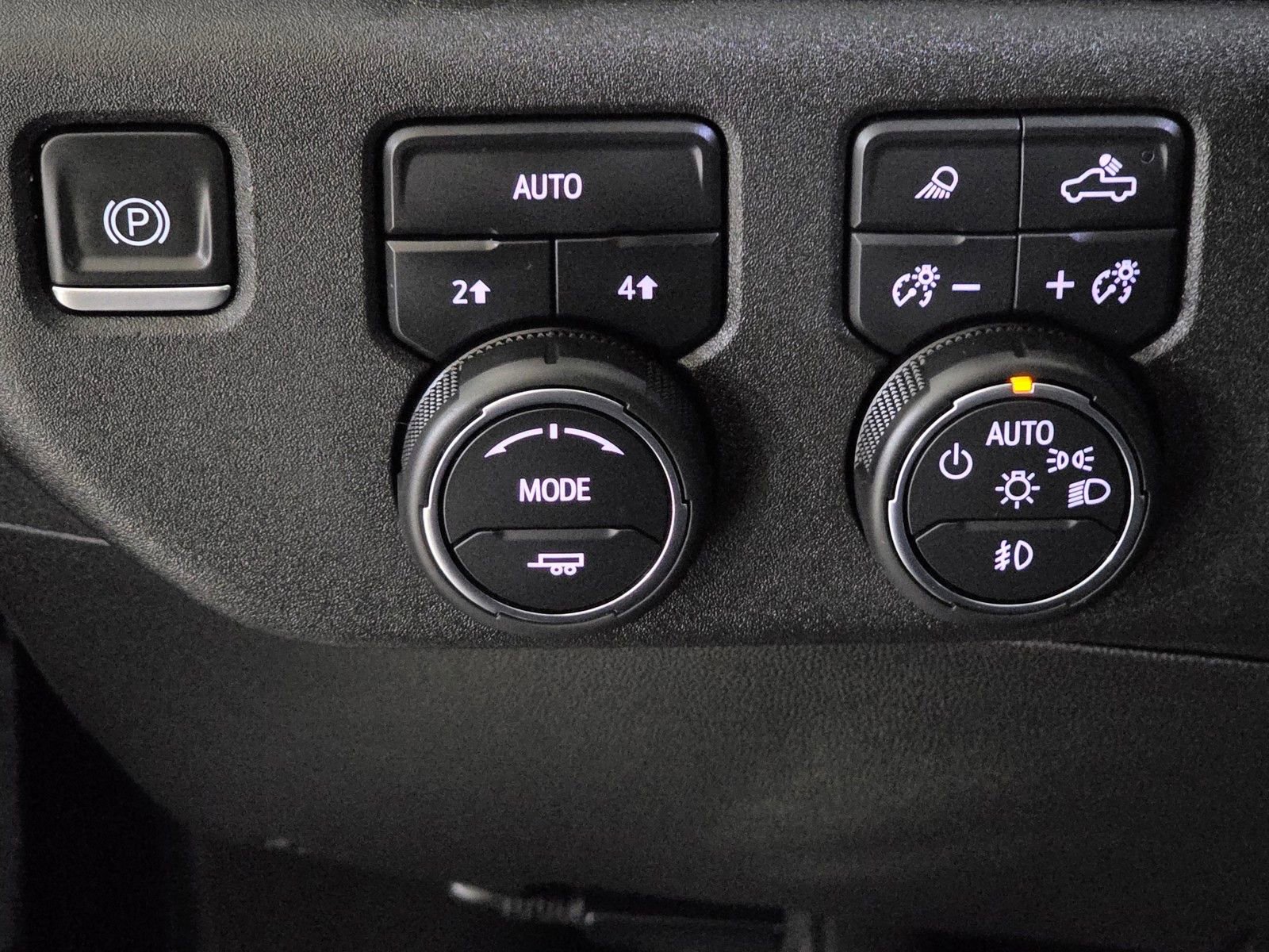 Used 2022 Chevrolet Silverado 1500 LTZ w/ LTZ Convenience Package II AWD/4WD image 36