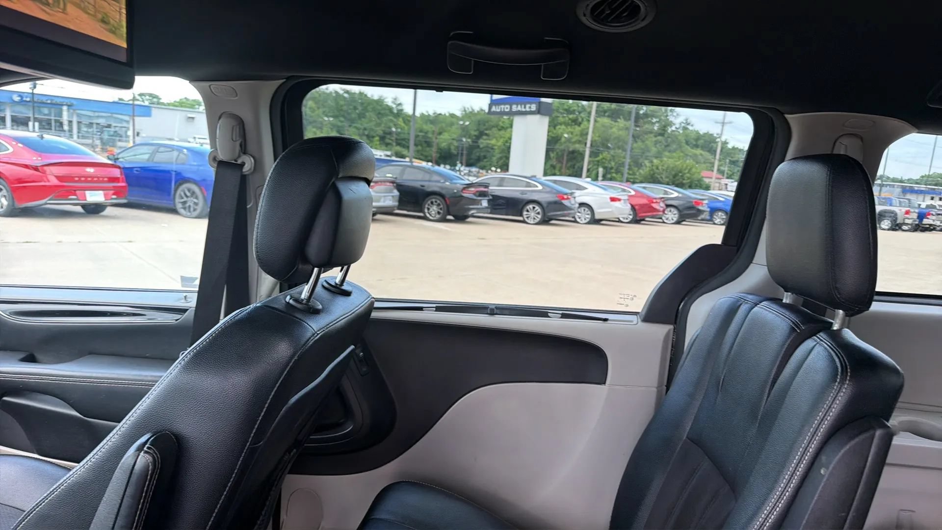 Used 2019 Dodge Grand Caravan SXT w/ Driver Convenience Group FWD image 39