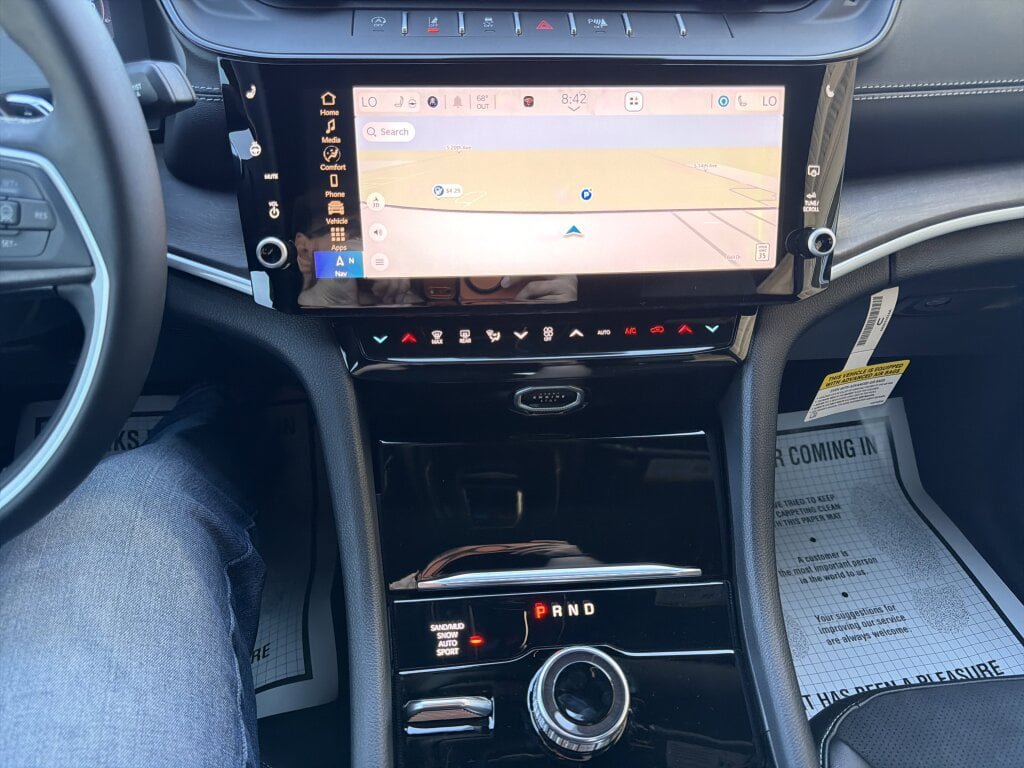 New 2026 Jeep Grand Cherokee Altitude AWD/4WD image 18