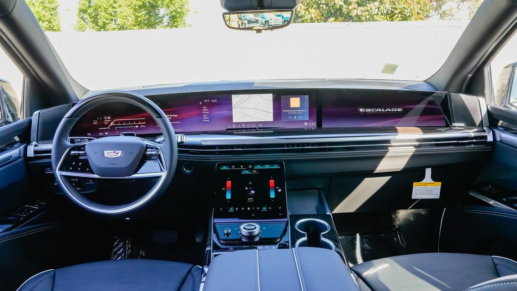 New 2026 Cadillac Escalade Luxury AWD/4WD image 12