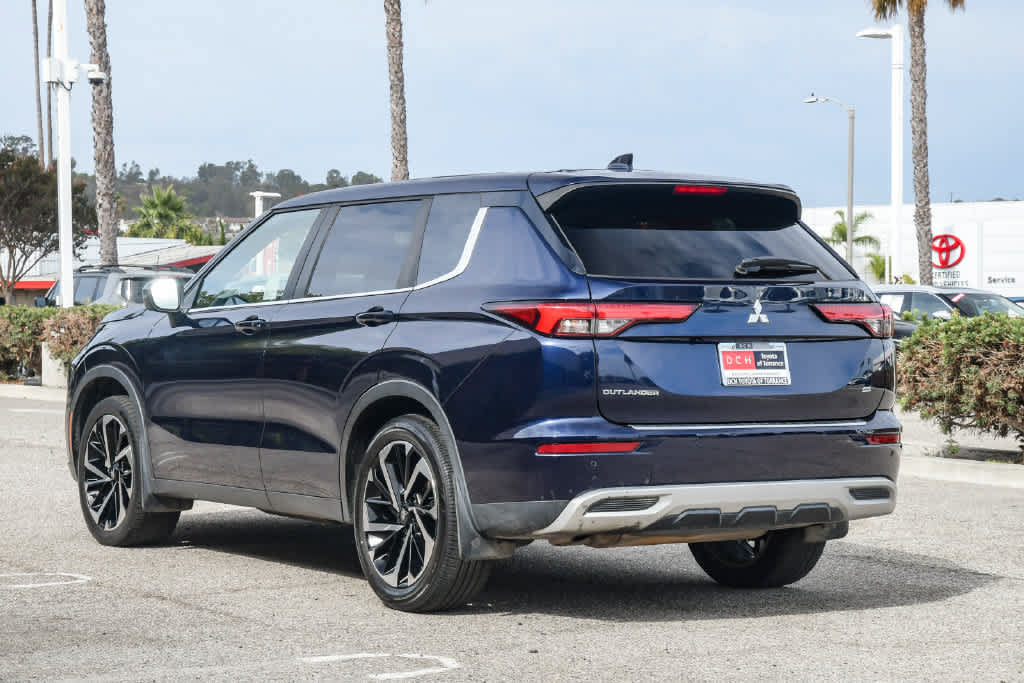 Used 2023 Mitsubishi Outlander SE FWD image 6