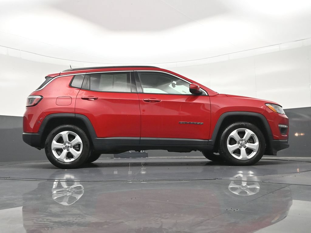 Used 2018 Jeep Compass Latitude FWD image 28