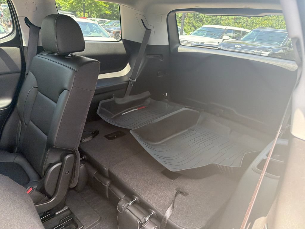 Used 2021 GMC Acadia SLT FWD image 23