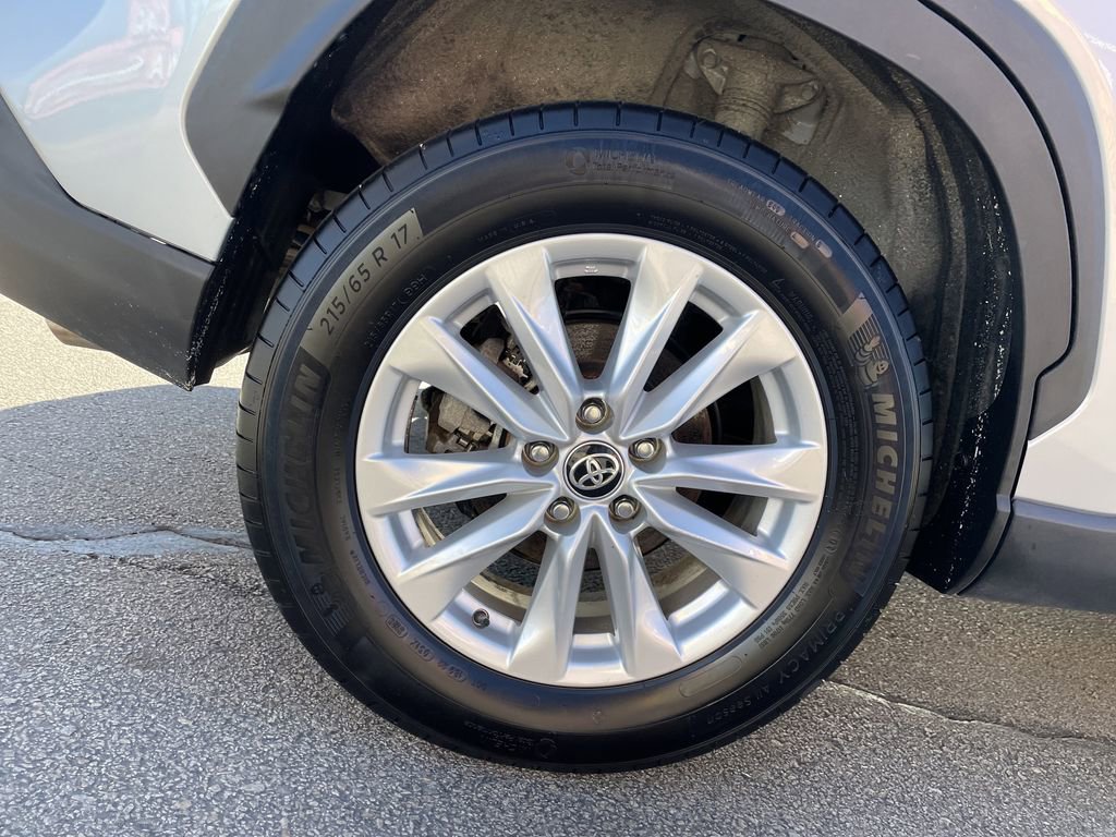 Used 2023 Toyota Corolla Cross LE w/ Moonroof Package image 12