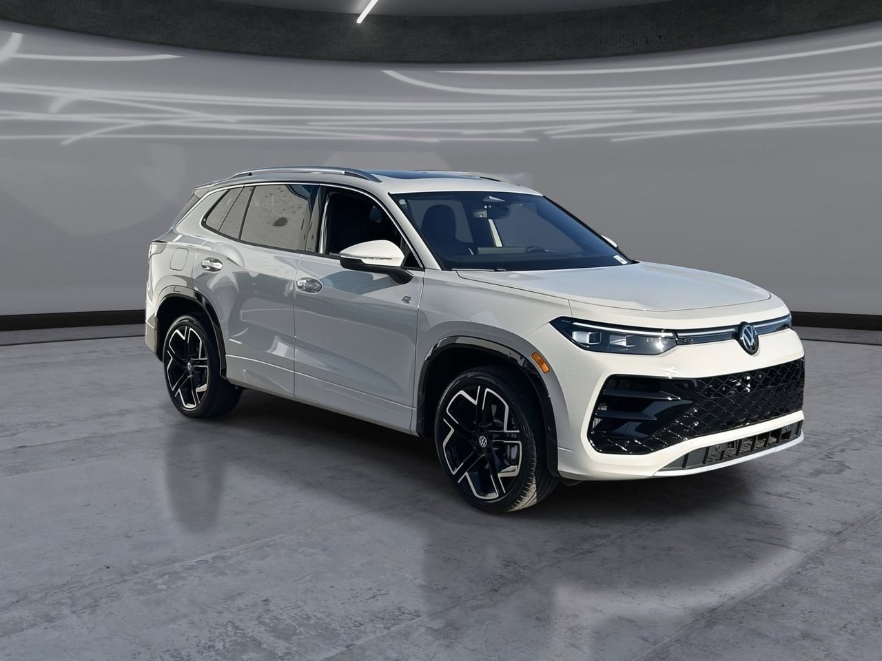 New 2026 Volkswagen Tiguan SEL R-Line AWD/4WD image 2