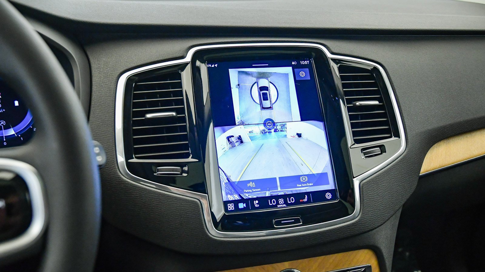 Certified 2025 Volvo XC90 B6 Ultra image 27