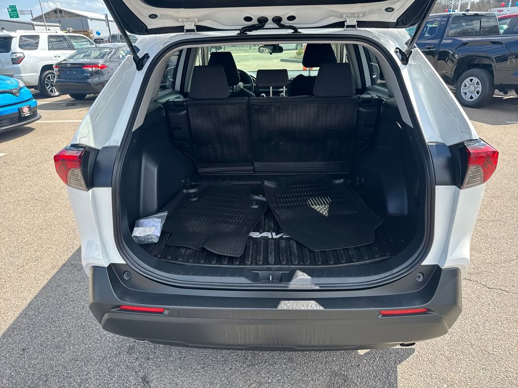 Used 2024 Toyota RAV4 LE AWD/4WD image 7