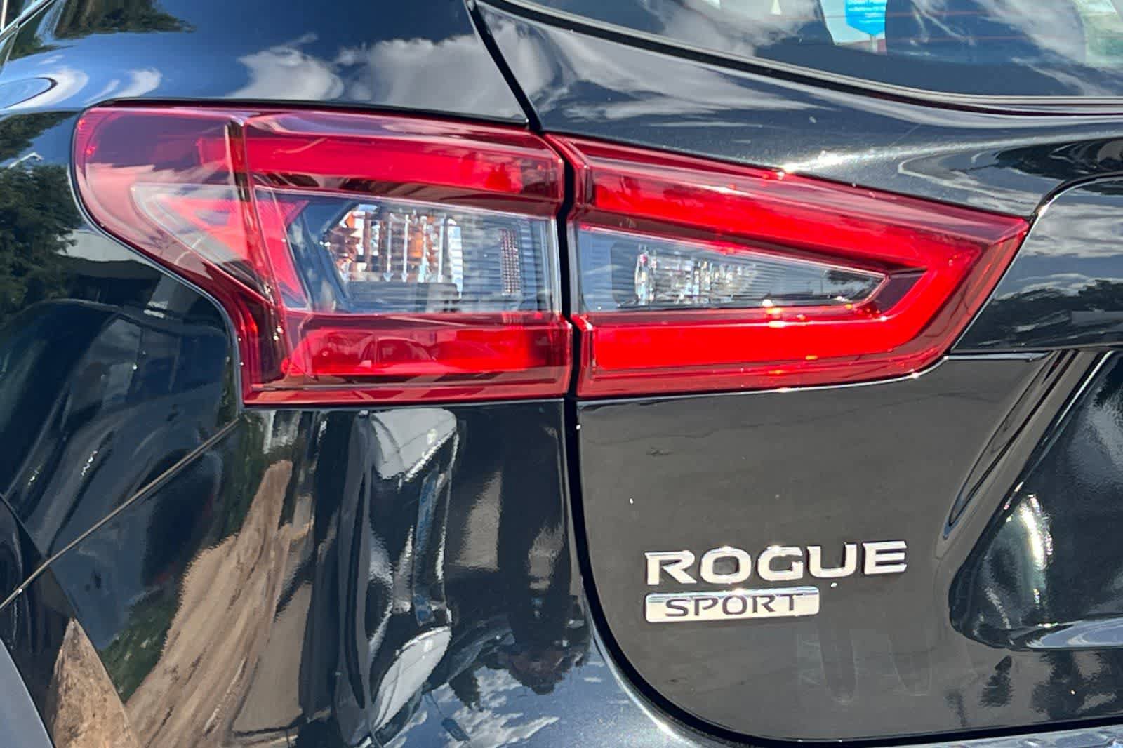 Used 2021 Nissan Rogue Sport SV w/ Technology Package AWD/4WD image 35