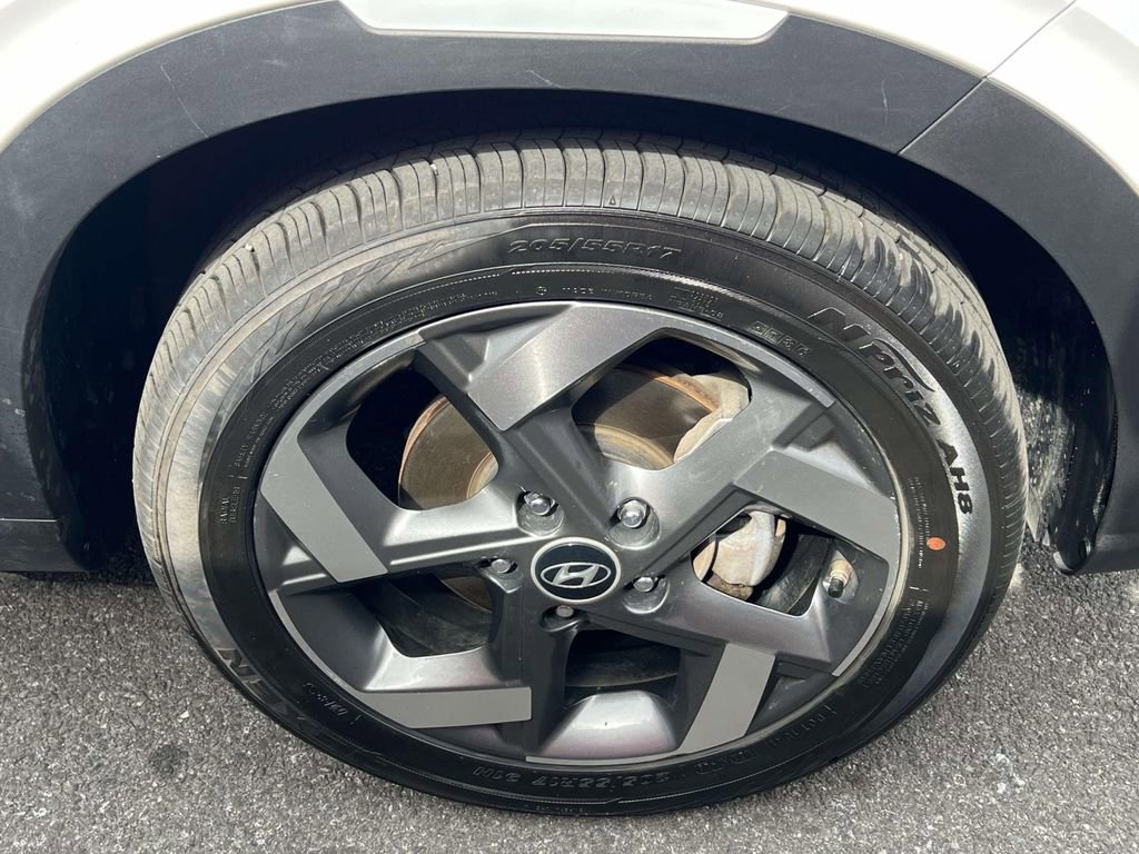 Certified 2023 Hyundai Venue Limited w/ Cargo Package image 8