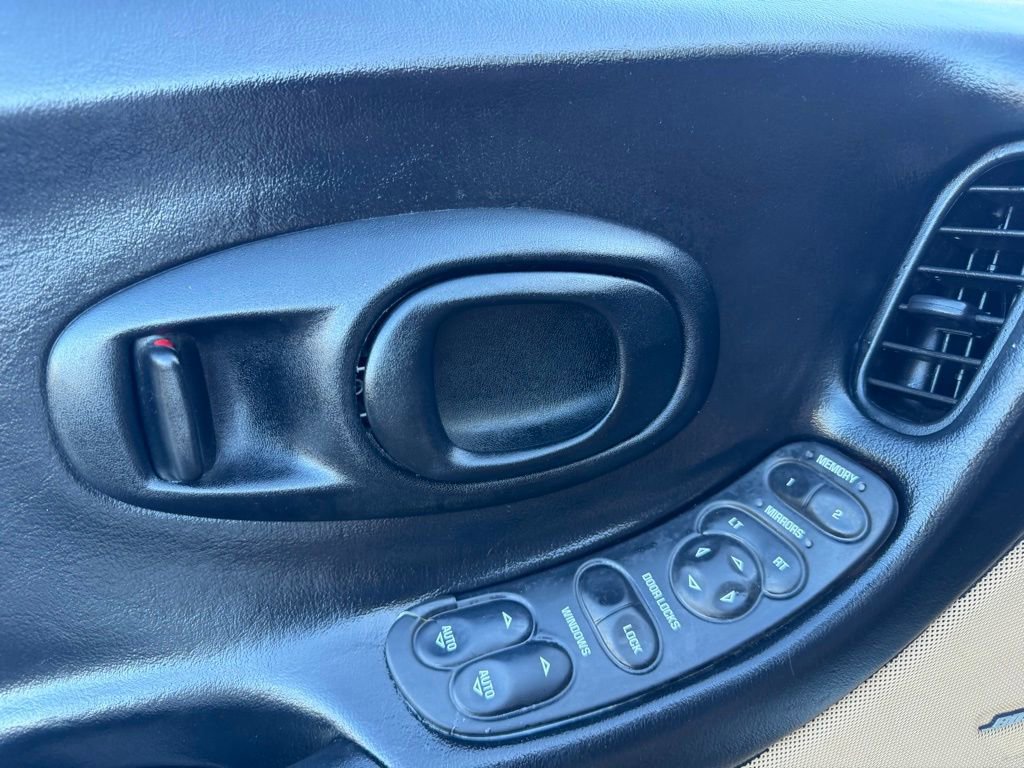 Used 2003 Chevrolet Corvette Coupe w/ Preferred Equipment Group image 23