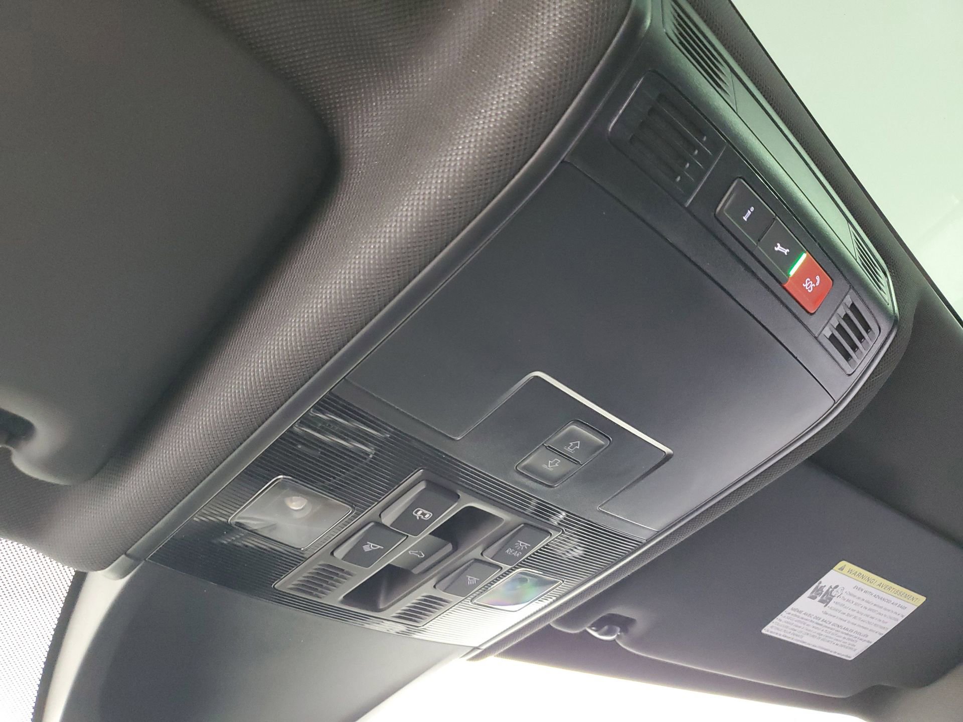 Used 2023 Volkswagen Tiguan SE R-Line image 40