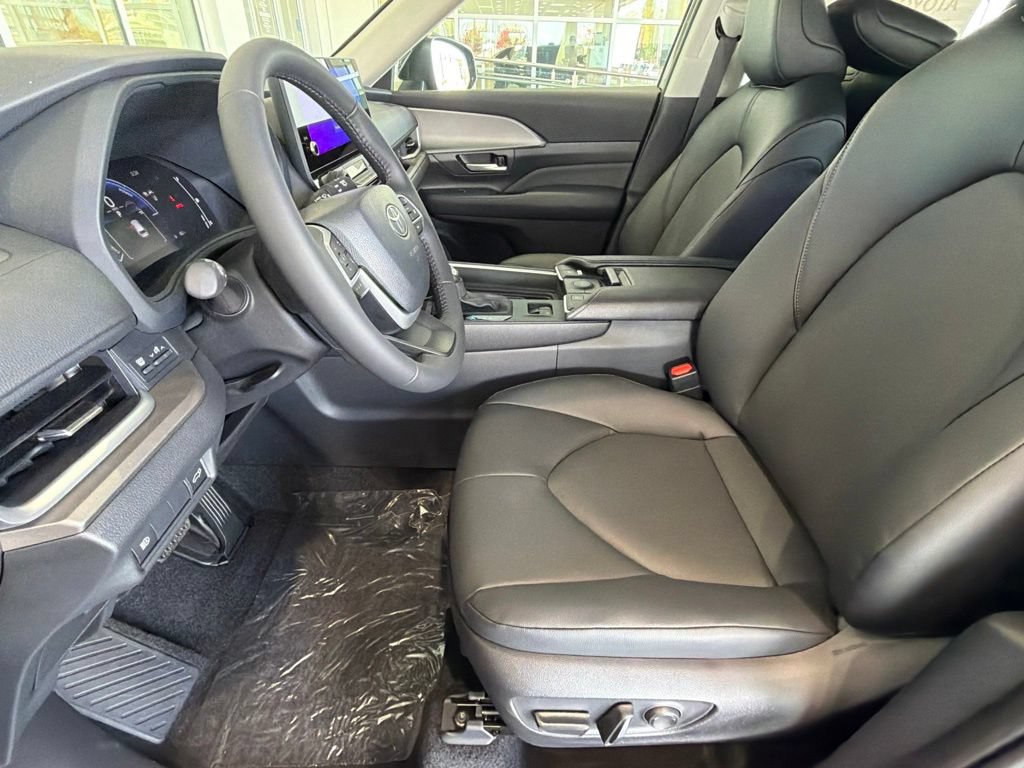 New 2026 Toyota Grand Highlander XLE FWD image 17