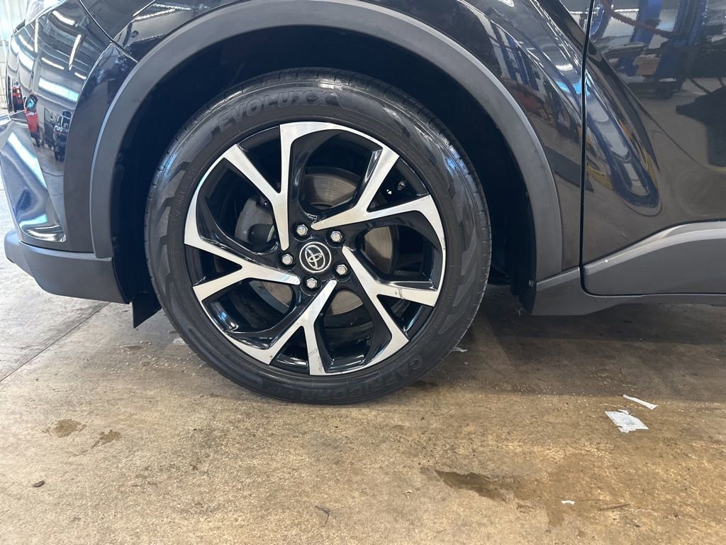 Used 2018 Toyota C-HR XLE FWD image 26