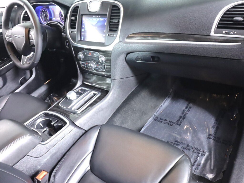 Used 2015 Chrysler 300 Limited RWD image 34