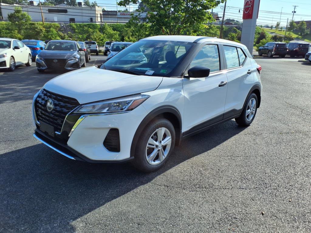 New 2025 Nissan Kicks Play S FWD image 9