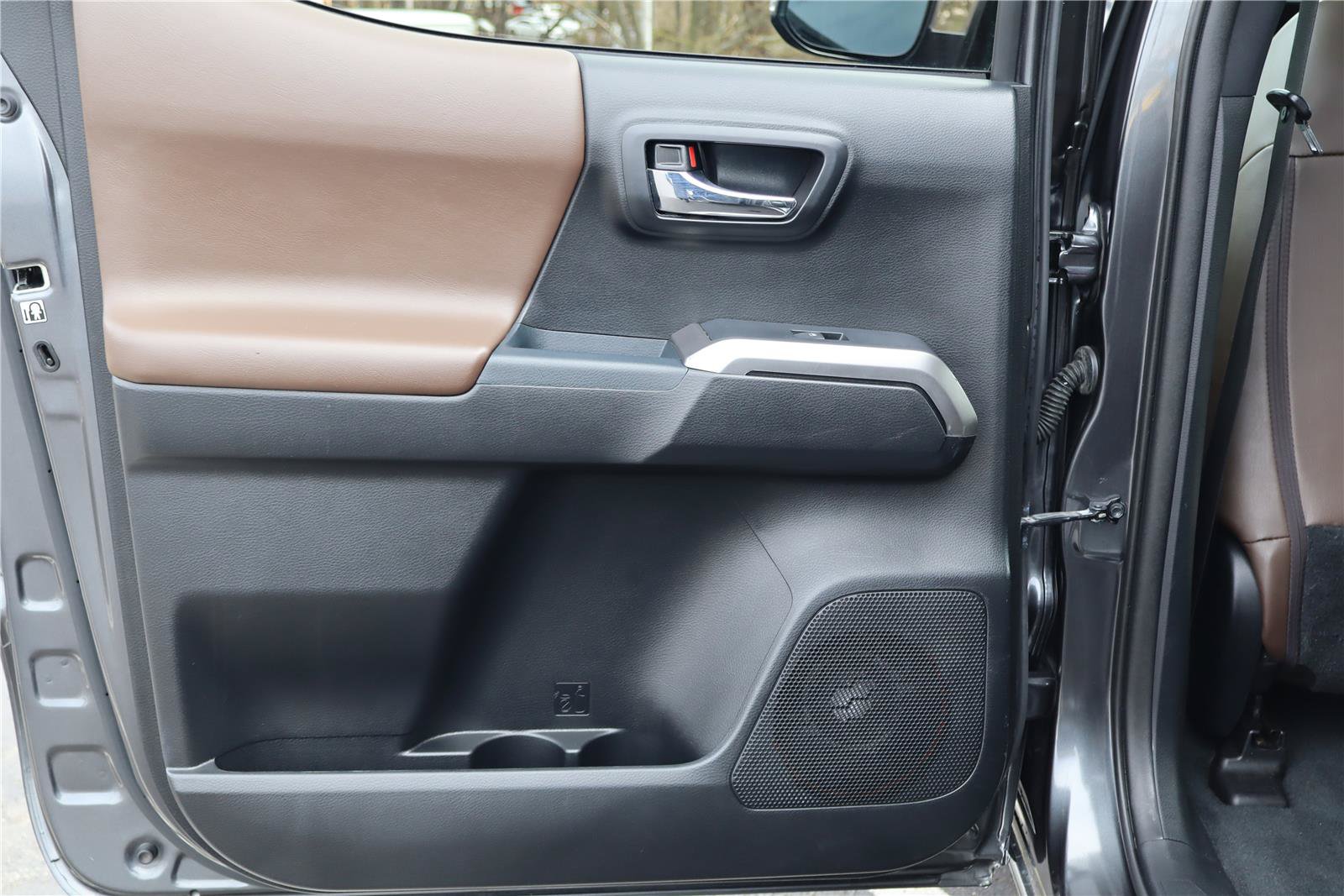 Used 2018 Toyota Tacoma Limited AWD/4WD image 25