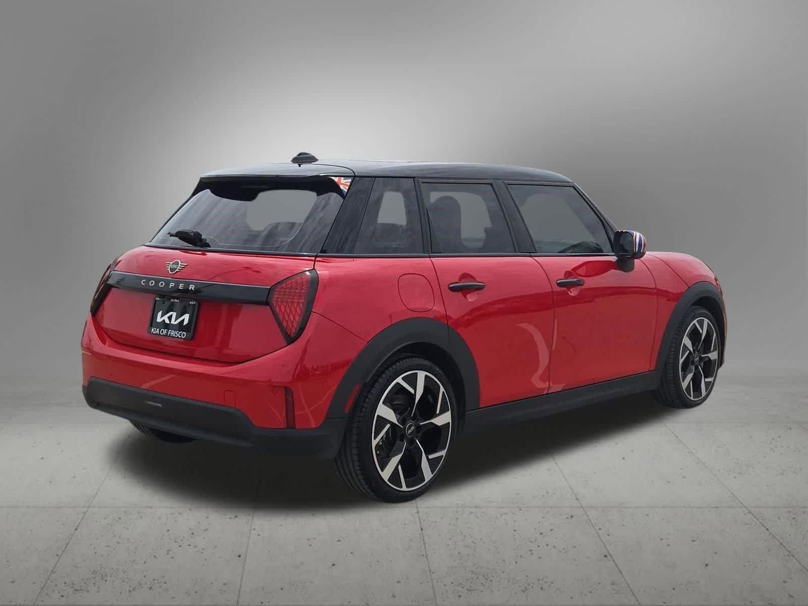 Used 2025 MINI Cooper 4-Door Hardtop FWD image 6