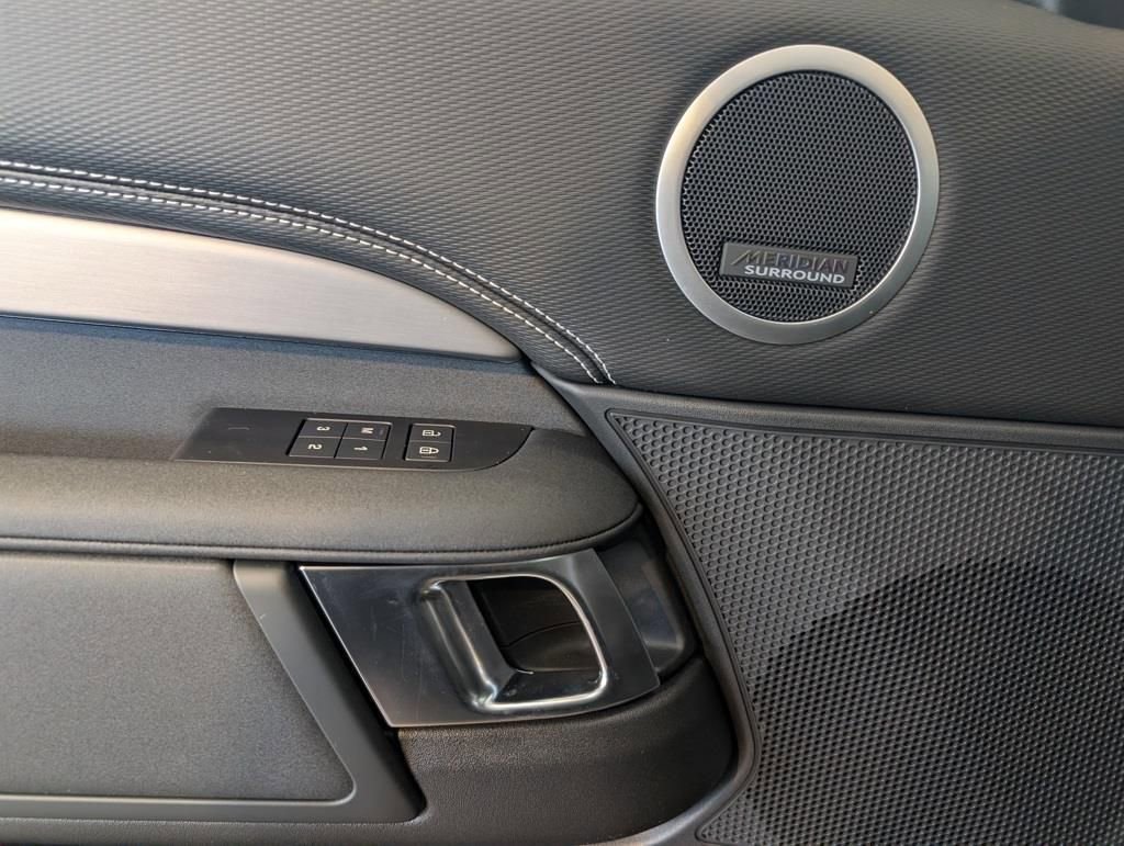 New 2026 Land Rover Discovery Limited Edition image 9