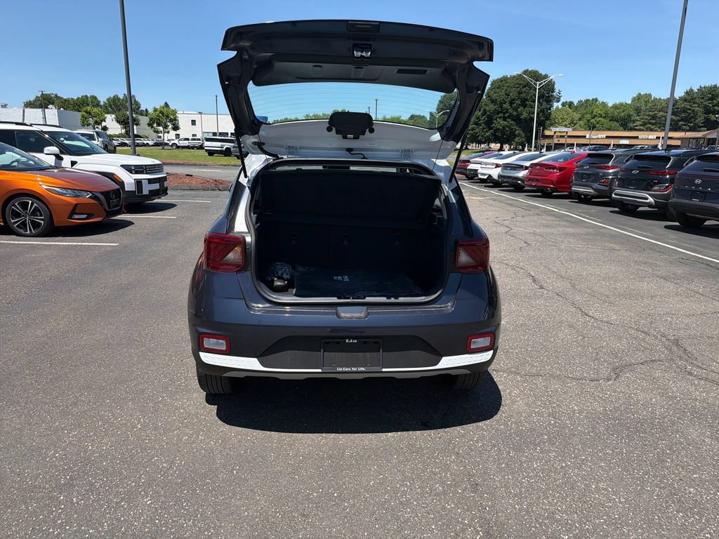 Certified 2025 Hyundai Venue Limited FWD image 26