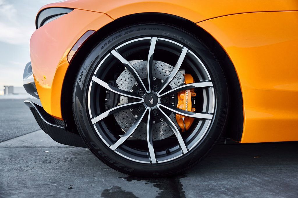 Used 2025 McLaren Artura Spider RWD image 33