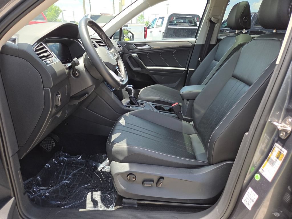 Used 2024 Volkswagen Tiguan SE FWD image 30