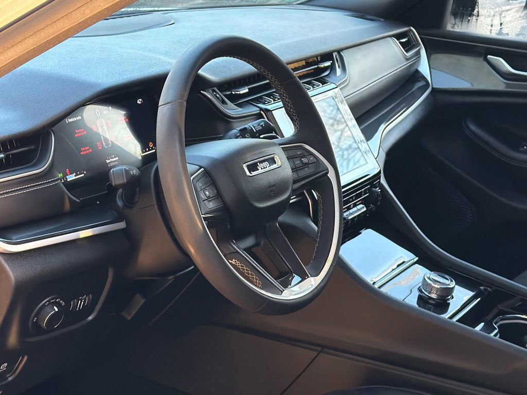 Used 2023 Jeep Grand Cherokee Altitude image 15