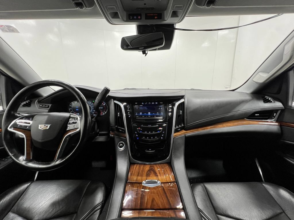 Used 2017 Cadillac Escalade Luxury AWD/4WD image 21