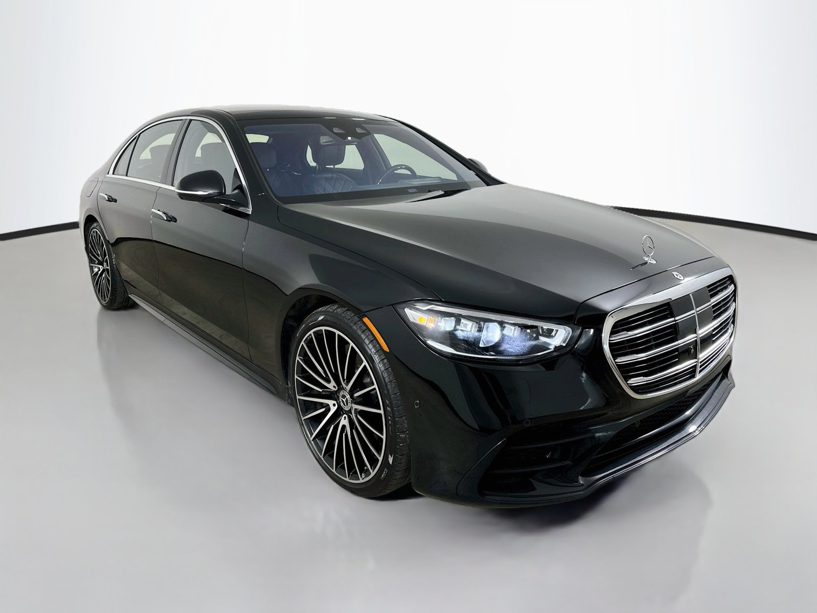 Used 2022 Mercedes-Benz S 580 4MATIC Sedan image 3