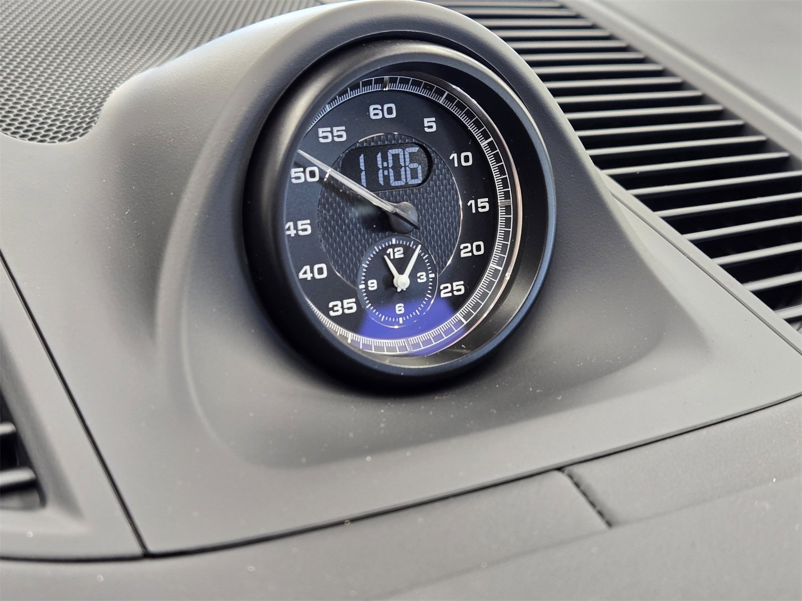 New 2025 Porsche Macan image 24