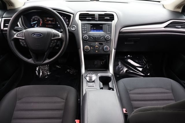 Used 2017 Ford Fusion SE FWD image 16