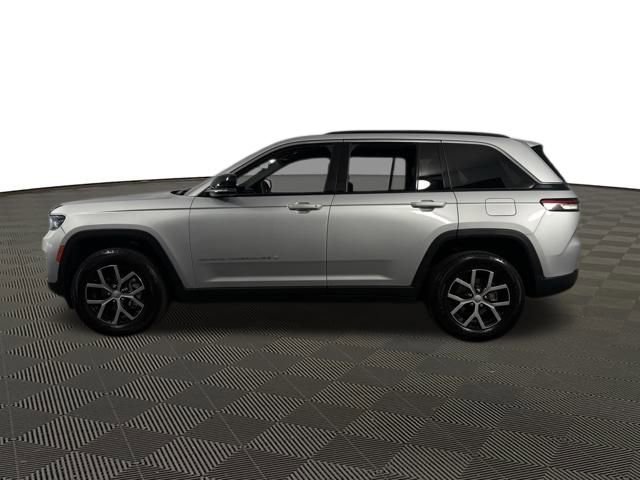 Used 2024 Jeep Grand Cherokee Limited image 4