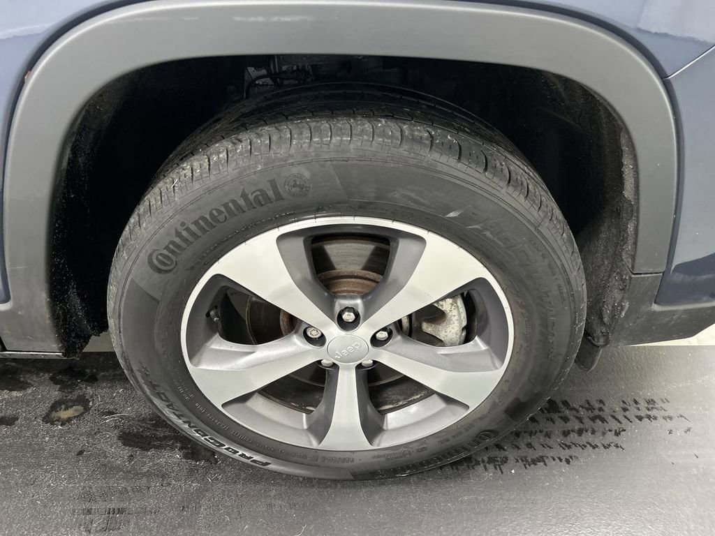 Certified 2021 Jeep Cherokee Limited AWD/4WD image 8