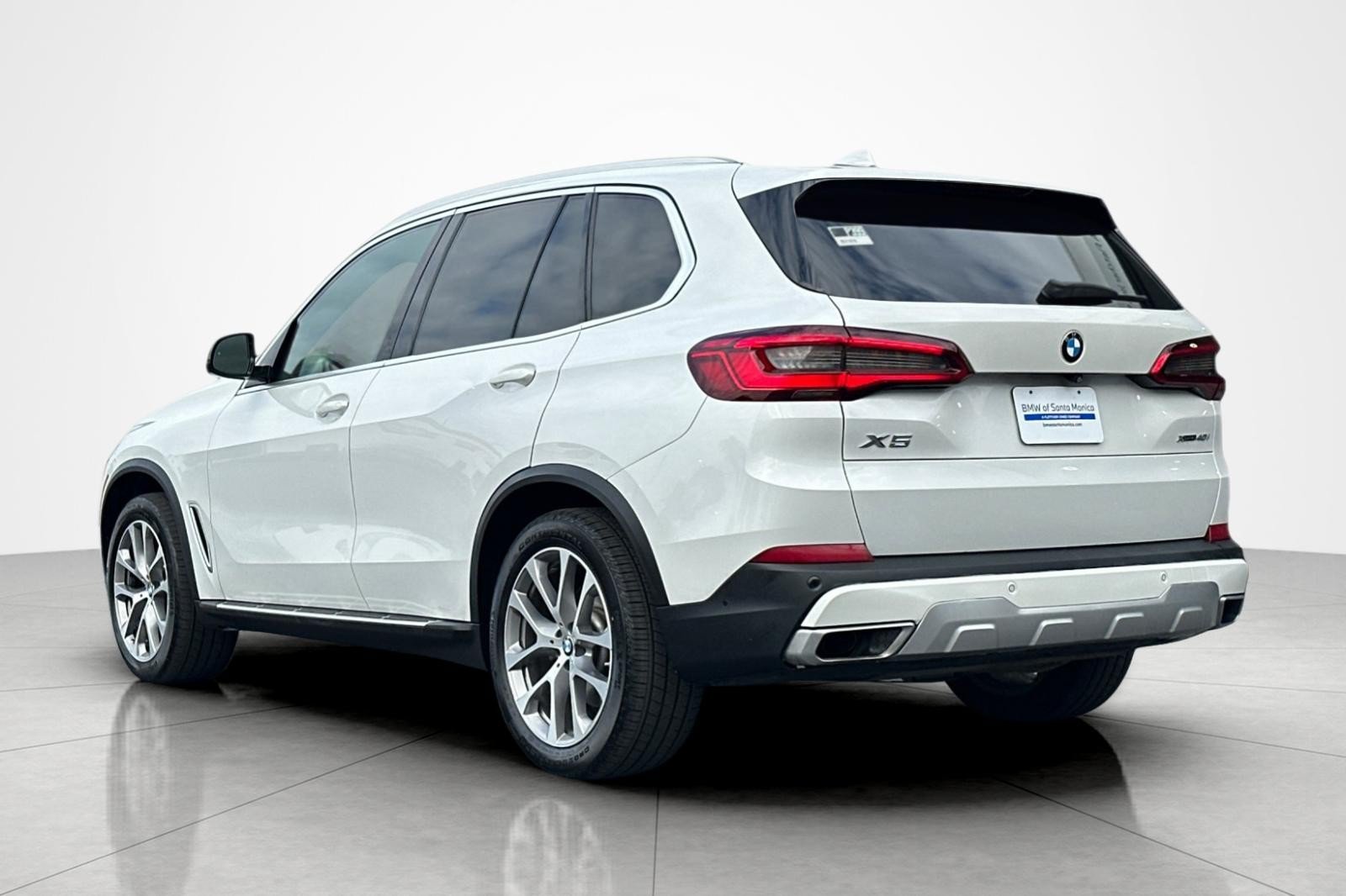Used 2019 BMW X5 xDrive40i w/ Premium Package 2 AWD/4WD image 3