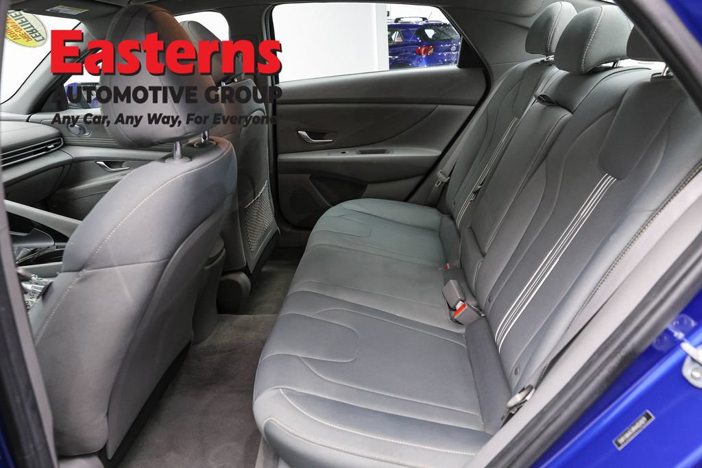 Used 2022 Hyundai Elantra SEL w/ Convenience + Premium Package FWD image 21