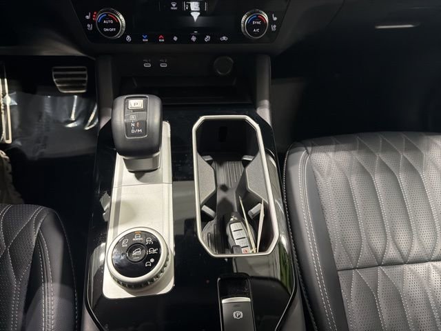 Used 2025 Mitsubishi Outlander SEL image 17