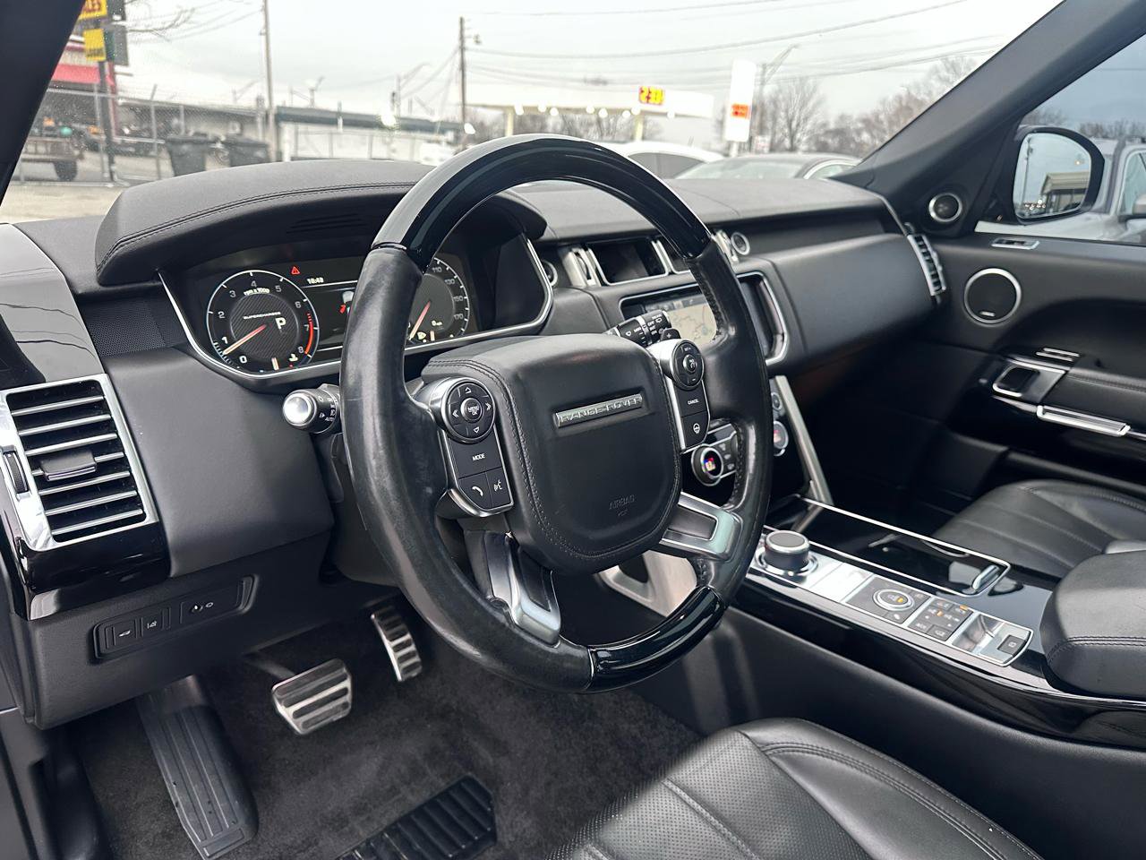 Used 2016 Land Rover Range Rover Supercharged image 12